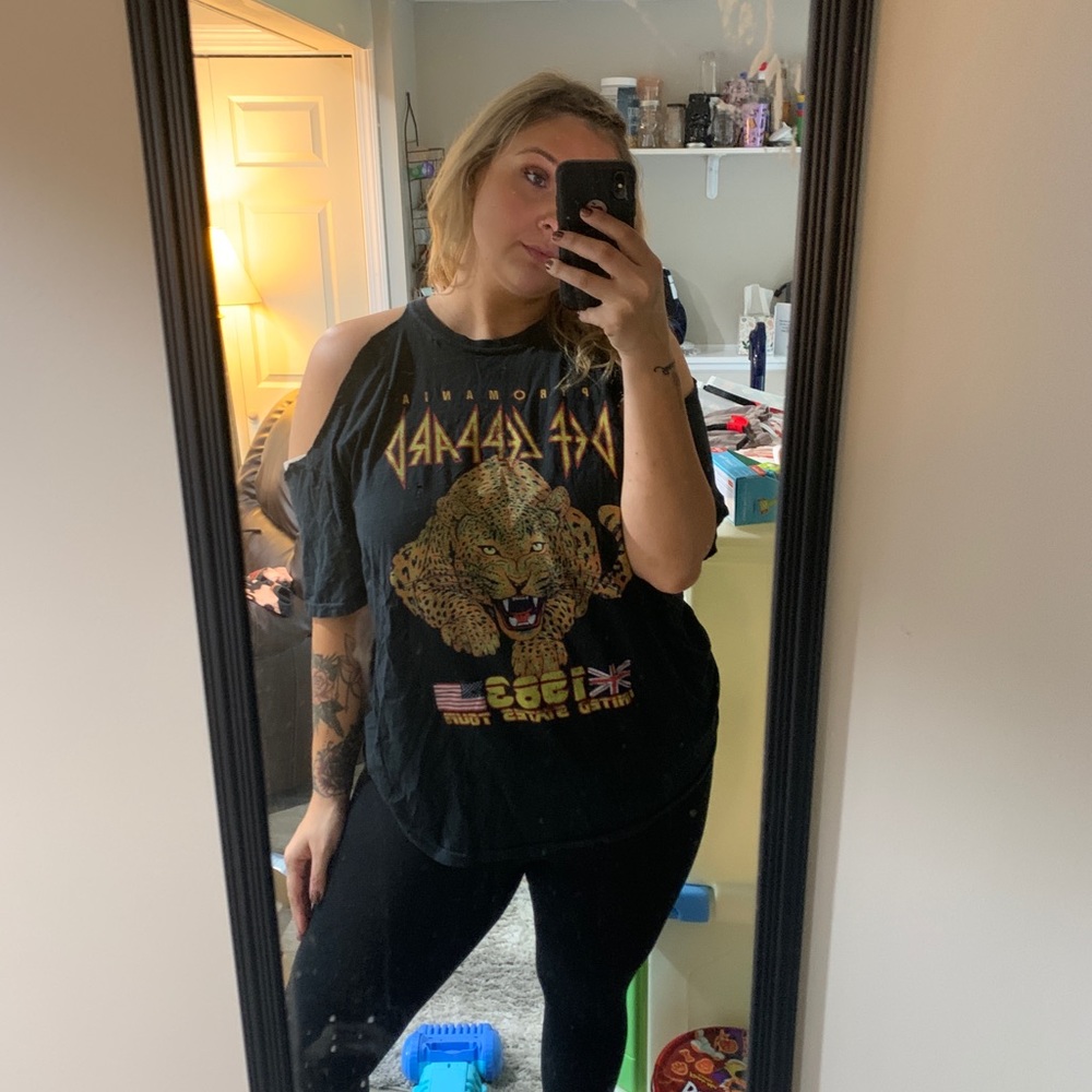 Def Leppard cold shoulder distressed tee